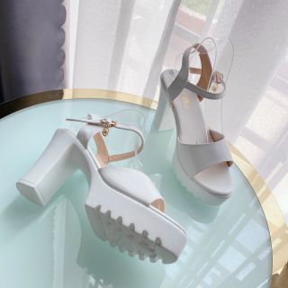 Giày sắm gót thô