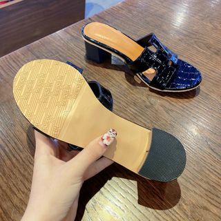 Dép cao gót quai chữ H