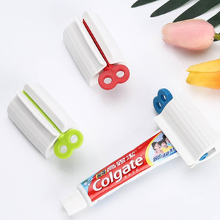 Dụng cụ vuốt kem đánh răng tránh lãng phí