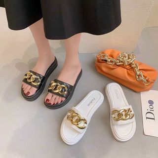 Dép quai ngang xọc