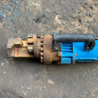 Máy cắt thuỷ lực 25mm