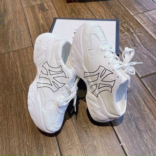 Giày Sục NY xinh.