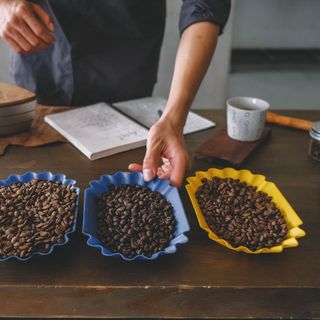 Cà phê Phin Blend Robusta Arabica - Cà Phê Phin Rang Mộc Cafe Rang Xay Nguyên Chất - VBEAN Roastery
