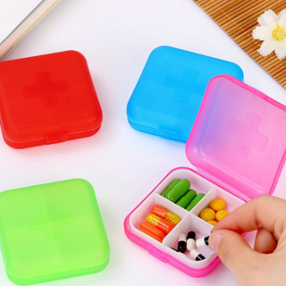 Hộp thuốc 4 ngăn hình chữ thập