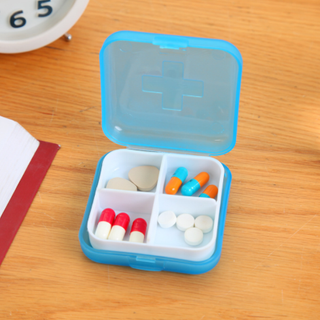 Hộp thuốc 4 ngăn hình chữ thập