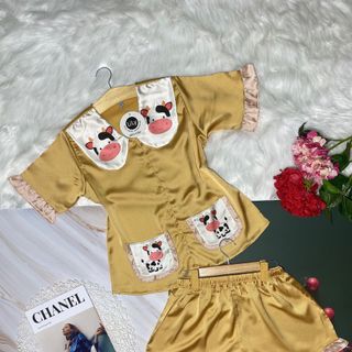 Đồ bộ pijama Satin in 3D Bò Sữa Đốm. Đùi cộc