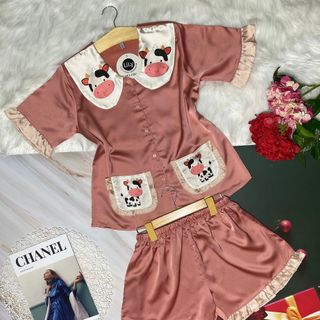 Đồ bộ pijama Satin in 3D Bò Sữa Đốm. Đùi cộc