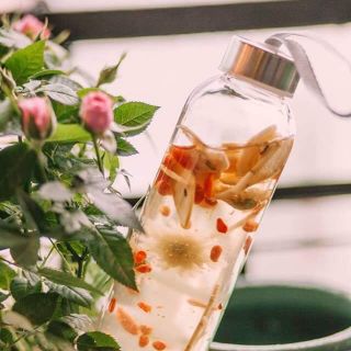Chai thủy tinh đựng nước ép sữa hạt 300ml nắp có dây xách