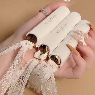 Son sáp Maffick trắng có nơ ruy băng siêu đẹp