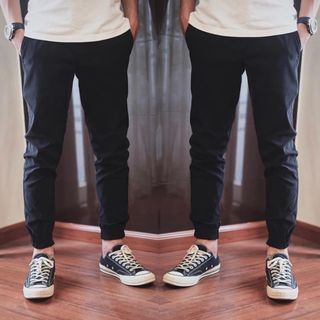 Quần jogger đen khoá chân