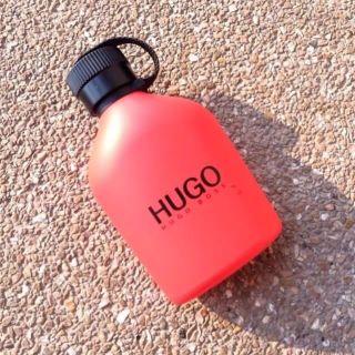 Nước hoa Huggo đỏ
