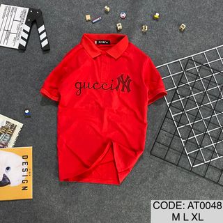 Áo thun thêu chữ.