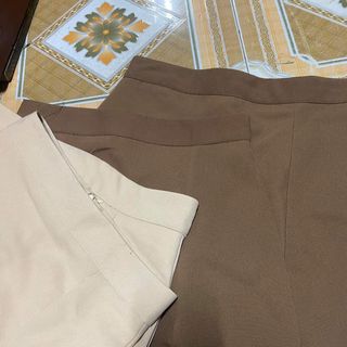 chân váy chữ a xẻ cạnh, có lót trong
