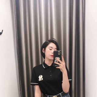Áo thun cổ bẻ thêu phối trắng đen