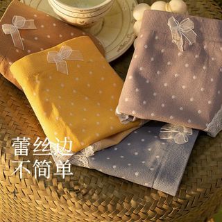 Quần lót viền ren chấm bi