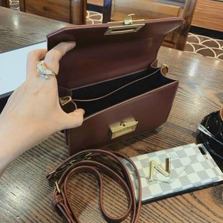 Túi đeo da xịn đẹp