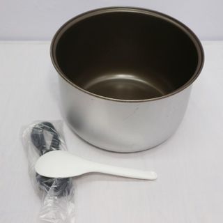 Nồi cơm điện Hiệp Hưng HH-701, phù hợp vớ gia đình 4-6 người , dung tích 1L8 , điện áp 220V-50Hz