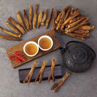 Hồng sâm củ khô 300gr hộp thiếc chính hãng Deadong size đại ( Dưới 10 củ )