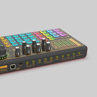 Soundcard K300 – Soundcard chuyên thu âm, livestream, karaoke online – Livestream được 3 điện thoại cùng lúc – Đầy đủ chức năng auto tune, đổi giọng, hiệu ứng khán giả - Điều chỉnh bass treble vang, giảm tiếng ổn – Kết nối bluetooth