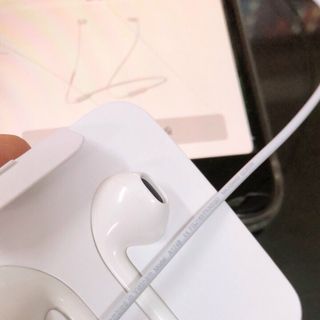 Tai nghe IPhone siu giấy chân dẹp giả zin kết nối bluetooth