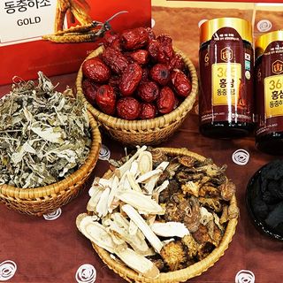 Cao hồng sâm đông trùng hạ thảo 365 Hàn Quốc ( 240gr x 4 lọ)