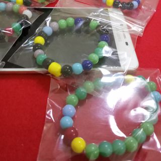 Chuỗi đeo tay đủ màu xinh