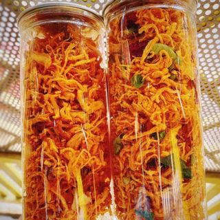 Khô gà lá chanh ( hũ pet 300gr)