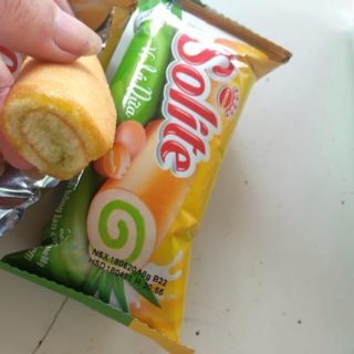 Bánh bông lan cuộn kem lá dứa Solite