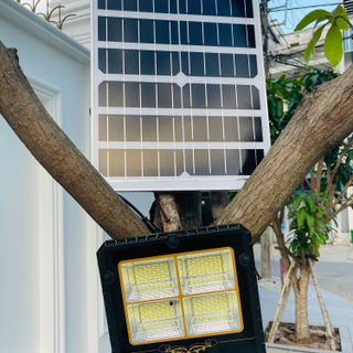 Đèn năng lượng mặt trời 4 khoan 100W