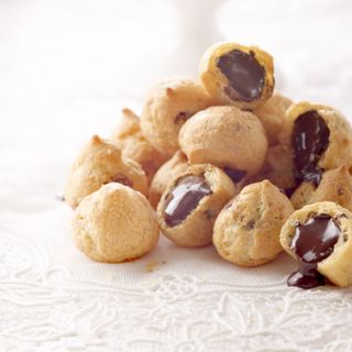 Bánh soes kem Chocolate