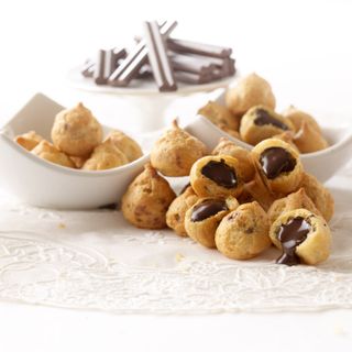 Bánh soes kem Chocolate