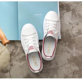 Giày nữ đơn giản