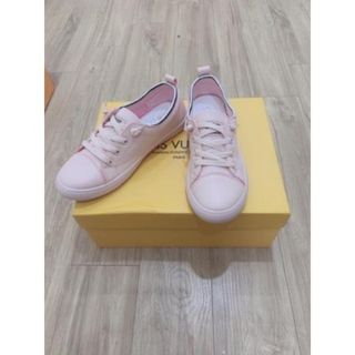 Giày nữ đơn giản