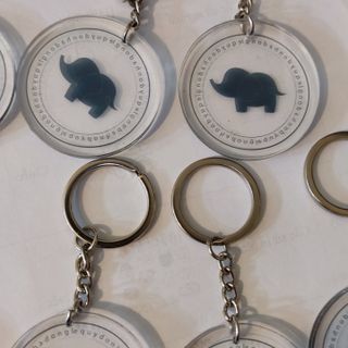 Móc khóa trong nhìn 2 mặt