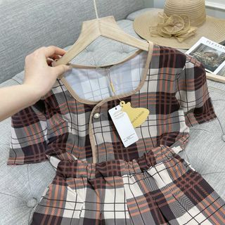 Sét sơ mi kẻ nâu cúc cổ vuông xinh đẹp