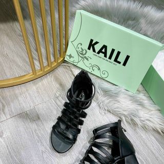 Sandal trẻ trung năng động