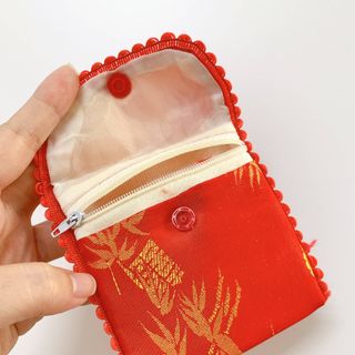 Túi gấm đỏ đựng vòng, linh phù