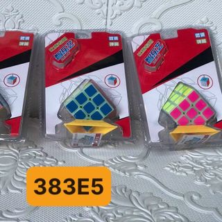 Rubik dạ quang có giá đỡ