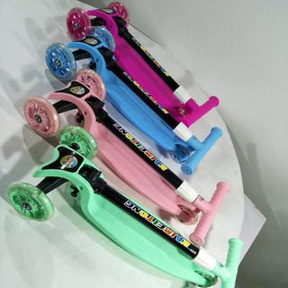 Xe trượt Scooter 3 bánh phát sáng cho bé