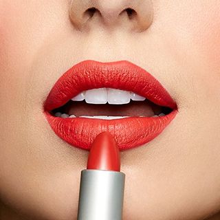 Son lì Gigi Hadid Matte Lipstick