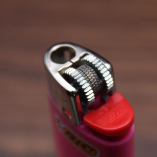Bật lửa hộp quẹt Bic J3 size trung
