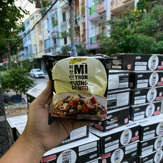 Thùng 20 gói Mì trộn tương đen Koreno 78g