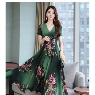 ĐẦM XÒE HỌA TIẾT HOA CỔ V CHẤT LIỆU LỤA CAO CẤP SANG CHẢNH QUÝ PHÁI