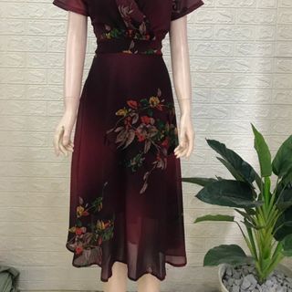 ĐẦM XÒE HỌA TIẾT HOA CỔ V CHẤT LIỆU LỤA CAO CẤP SANG CHẢNH QUÝ PHÁI