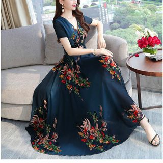 ĐẦM XÒE HỌA TIẾT HOA CỔ V CHẤT LIỆU LỤA CAO CẤP SANG CHẢNH QUÝ PHÁI