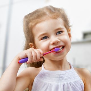Bàn chải trẻ em siêu mềm Edelwhite FLOSSERBRUSH, Thụy Sĩ