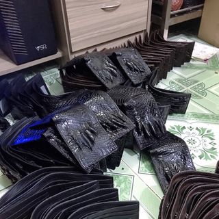 Ví móng chân da cá sấu thật