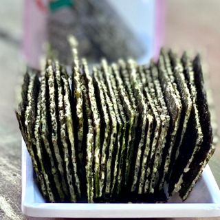 Snack Rong Biển Kẹp Hạt Giòn Rôm Rốp