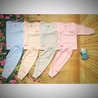 Bộ cotton nền trắng hình chuối dưa cộc cúc vai