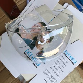Kính chắn covid loain dày